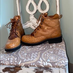 Women’s Ariat Lace up boots